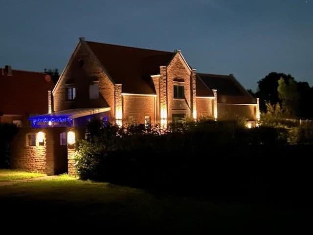 Predaj domu 280 m², pozemek 2.813 m², Barßel, Dolné Sasko Predaj domu 280 m², pozemek 2.813 m², Barßel, Dolné Sasko