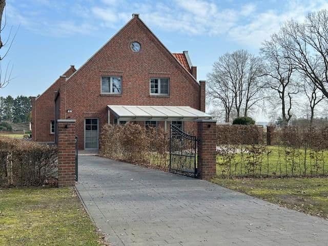 Predaj domu 280 m², pozemek 2.813 m², Barßel, Dolné Sasko Predaj domu 280 m², pozemek 2.813 m², Barßel, Dolné Sasko