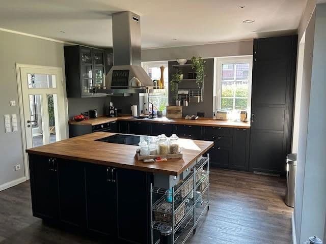 Predaj domu 280 m², pozemek 2.813 m², Barßel, Dolné Sasko Predaj domu 280 m², pozemek 2.813 m², Barßel, Dolné Sasko