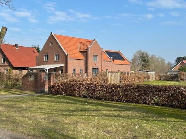 Predaj domu 280 m², pozemek 2.813 m², Barßel, Dolné Sasko Predaj domu 280 m², pozemek 2.813 m², Barßel, Dolné Sasko