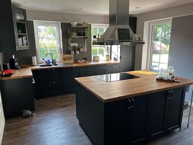 Predaj domu 280 m², pozemek 2.813 m², Barßel, Dolné Sasko Predaj domu 280 m², pozemek 2.813 m², Barßel, Dolné Sasko