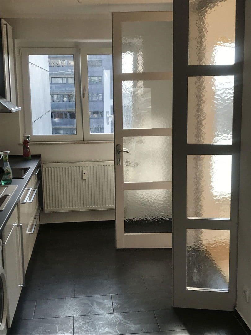 Prenájom bytu 3-izbový 82 m², Sigmund-Freud-Straße 76, Frankfurt, Hesensko Prenájom bytu 3-izbový 82 m², Sigmund-Freud-Straße 76, Frankfurt, Hesensko