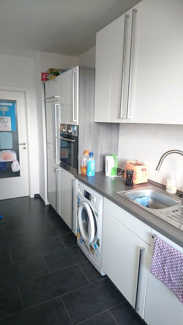 Prenájom bytu 3-izbový 82 m², Sigmund-Freud-Straße 76, Frankfurt, Hesensko Prenájom bytu 3-izbový 82 m², Sigmund-Freud-Straße 76, Frankfurt, Hesensko