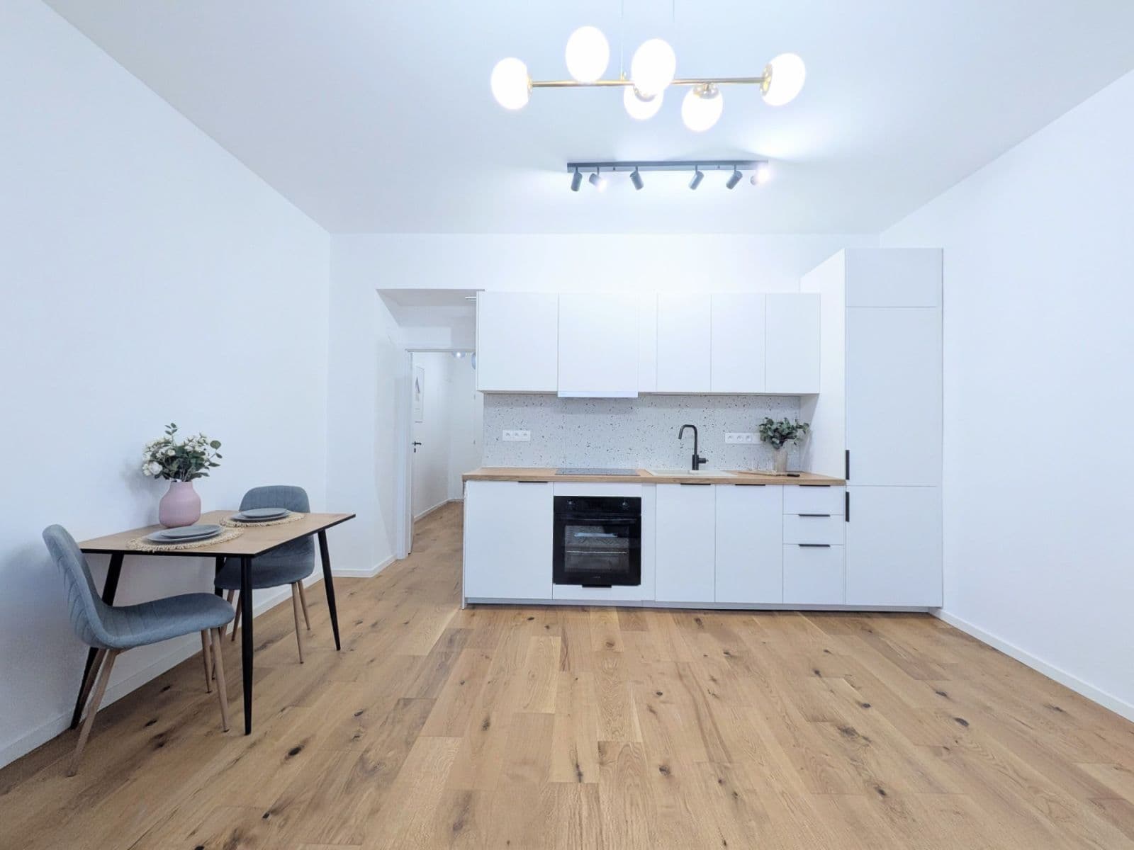 Prenájom bytu 1-izbový 30 m², Petrohradská, Praha, Praha Prenájom bytu 1-izbový 30 m², Petrohradská, Praha, Praha