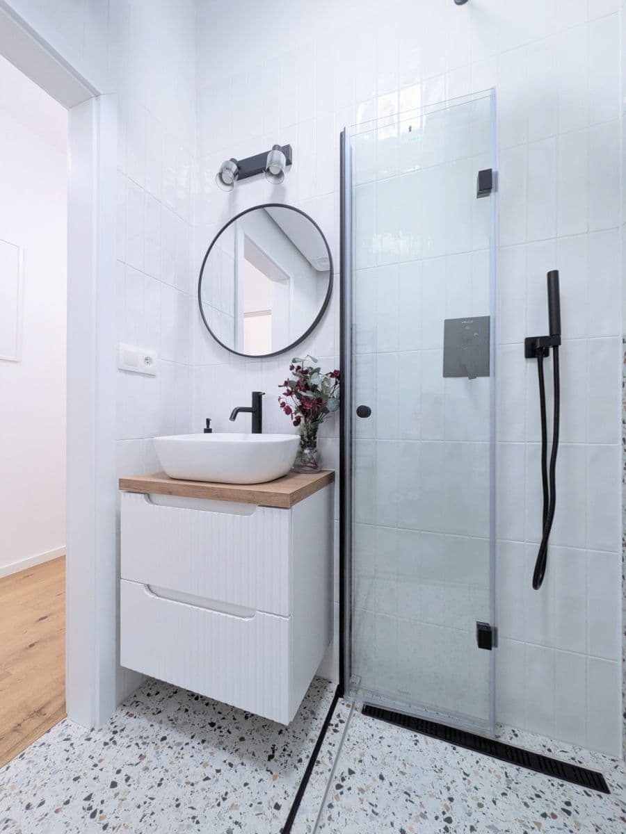 Prenájom bytu 1-izbový 30 m², Petrohradská, Praha, Praha Prenájom bytu 1-izbový 30 m², Petrohradská, Praha, Praha