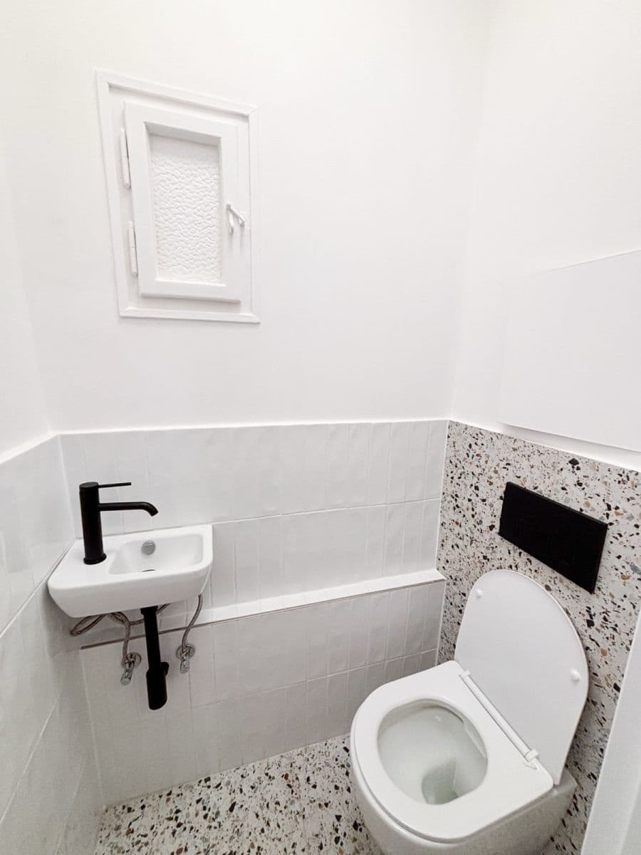 Prenájom bytu 1-izbový 30 m², Petrohradská, Praha, Praha Prenájom bytu 1-izbový 30 m², Petrohradská, Praha, Praha