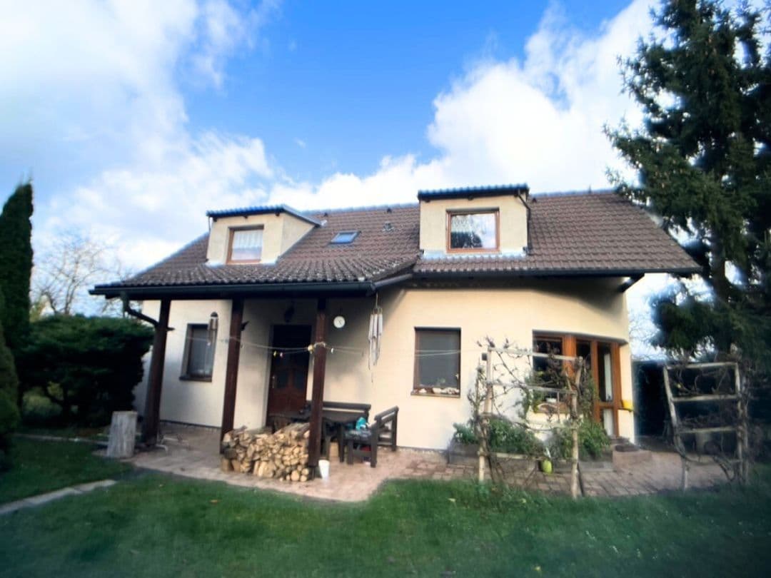 Prenájom bytu 3-izbový 86 m², Oseček, Středočeský kraj Prenájom bytu 3-izbový 86 m², Oseček, Středočeský kraj