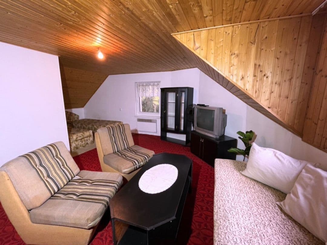 Prenájom bytu 3-izbový 86 m², Oseček, Středočeský kraj Prenájom bytu 3-izbový 86 m², Oseček, Středočeský kraj