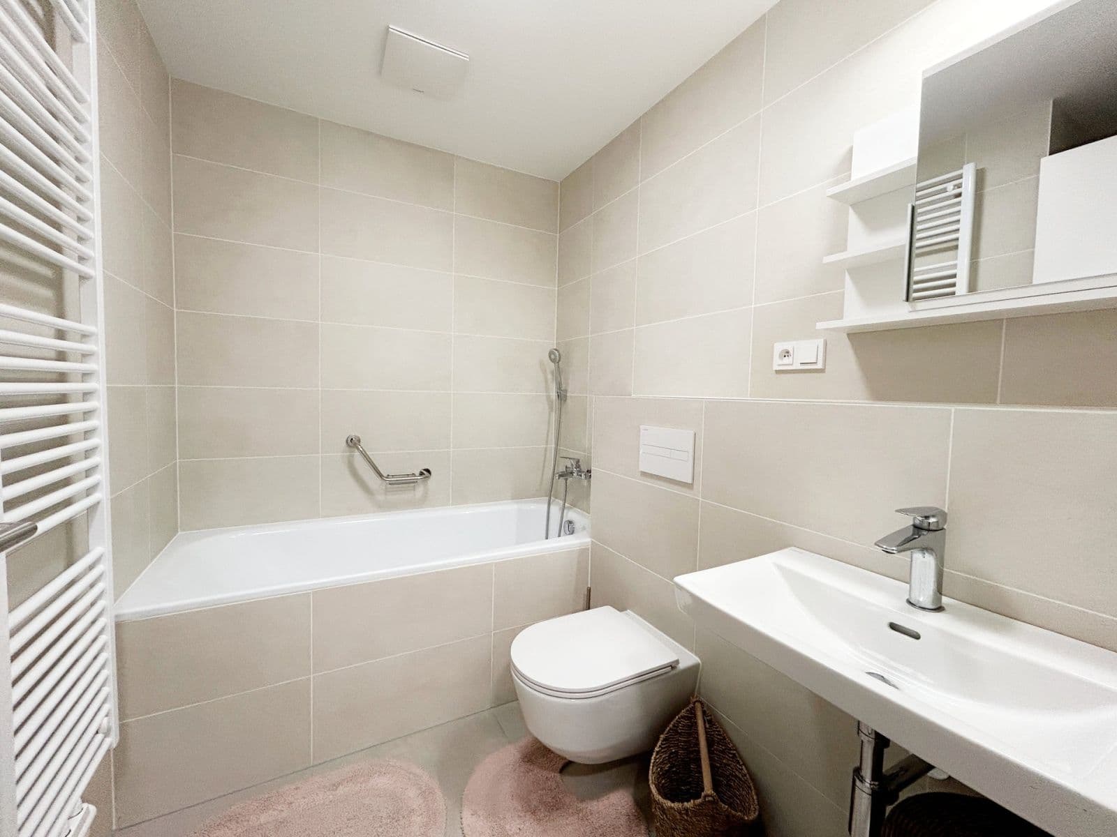 Prenájom bytu 2-izbový 59 m², Sokolova, Praha, Praha Prenájom bytu 2-izbový 59 m², Sokolova, Praha, Praha