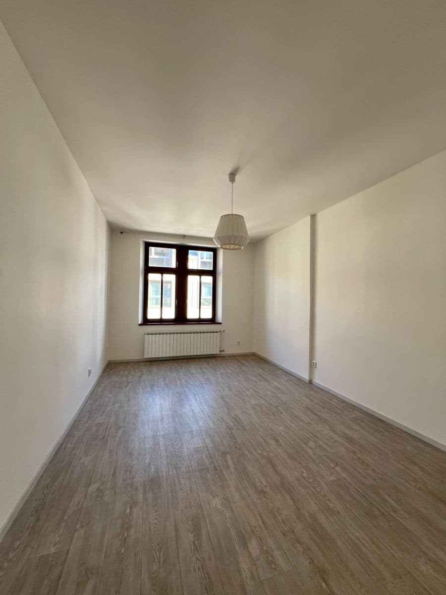 Prenájom bytu 3-izbový 77 m², Krymská, Praha, Praha Prenájom bytu 3-izbový 77 m², Krymská, Praha, Praha