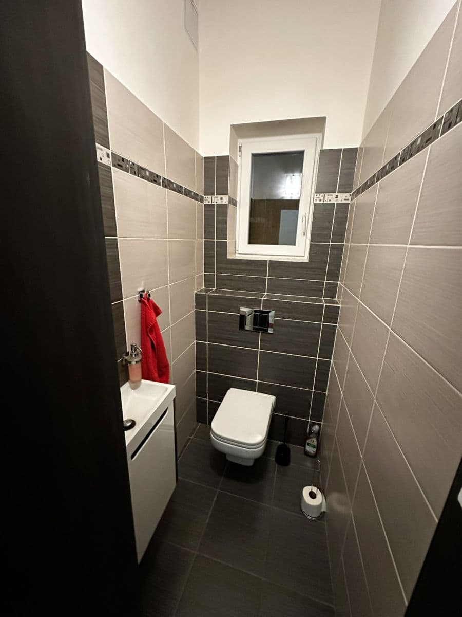 Prenájom bytu 3-izbový 110 m², Budečská, Praha, Praha Prenájom bytu 3-izbový 110 m², Budečská, Praha, Praha