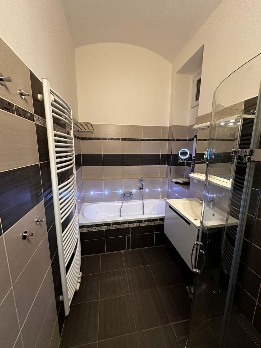 Prenájom bytu 3-izbový 110 m², Budečská, Praha, Praha Prenájom bytu 3-izbový 110 m², Budečská, Praha, Praha