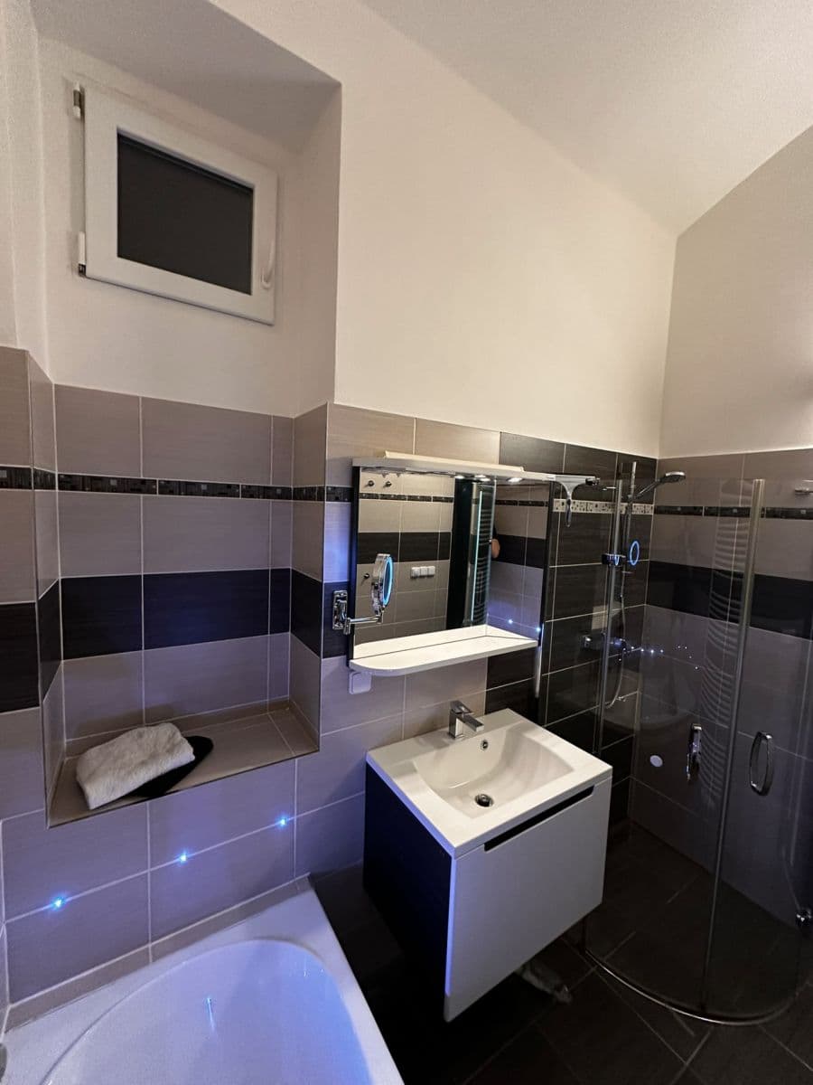 Prenájom bytu 3-izbový 110 m², Budečská, Praha, Praha Prenájom bytu 3-izbový 110 m², Budečská, Praha, Praha