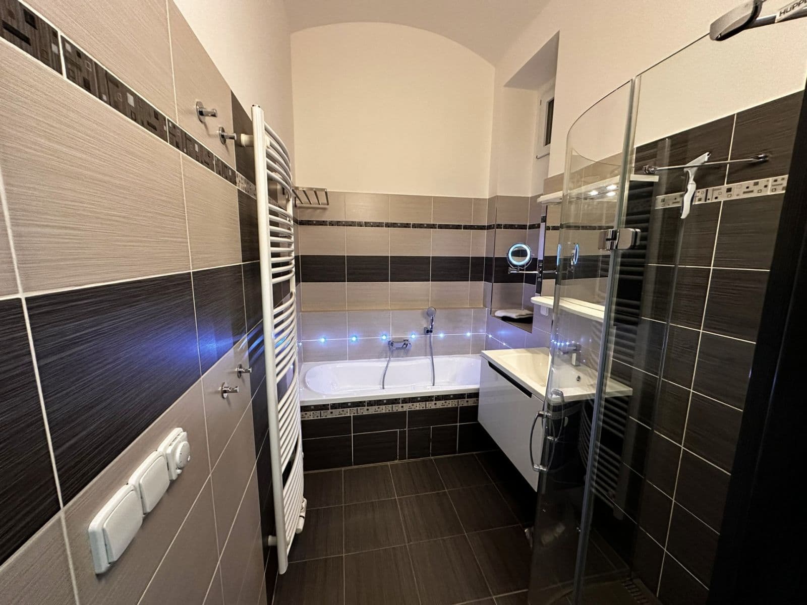 Prenájom bytu 3-izbový 110 m², Budečská, Praha, Praha Prenájom bytu 3-izbový 110 m², Budečská, Praha, Praha