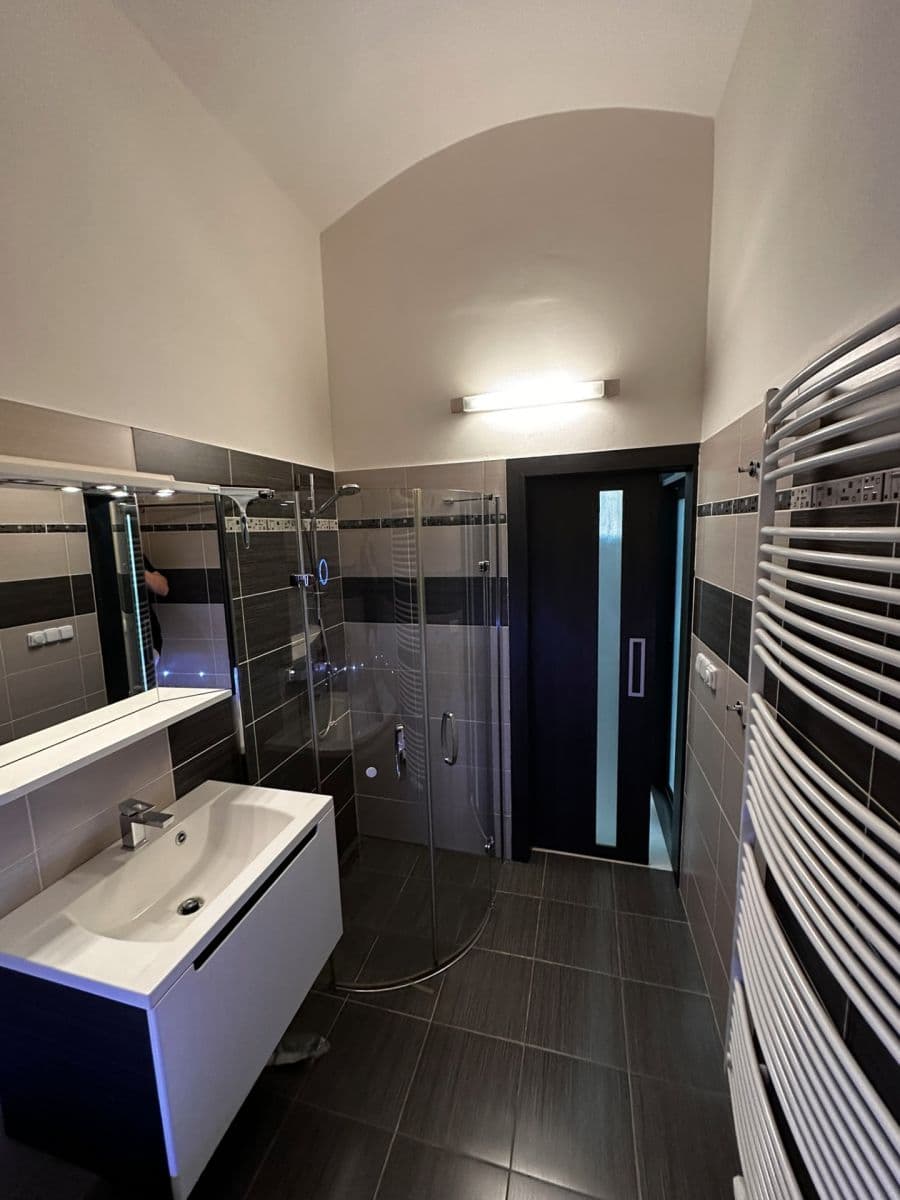 Prenájom bytu 3-izbový 110 m², Budečská, Praha, Praha Prenájom bytu 3-izbový 110 m², Budečská, Praha, Praha