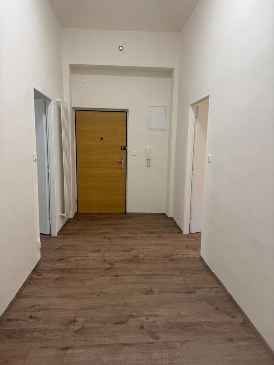 Prenájom bytu 3-izbový 62 m², Sezimova, Praha, Praha Prenájom bytu 3-izbový 62 m², Sezimova, Praha, Praha