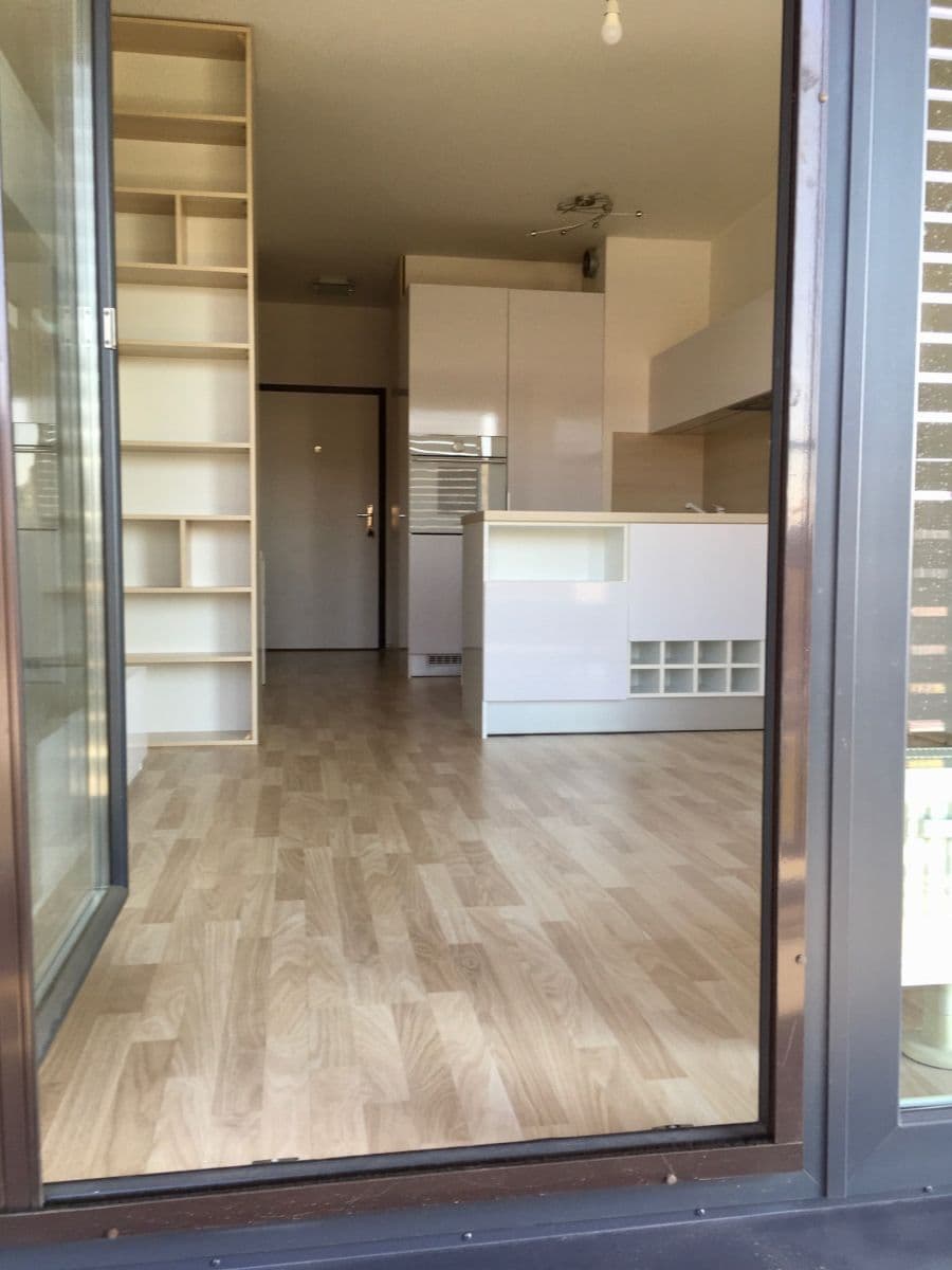 Prenájom bytu 1-izbový 30 m², Žltá, Petržalka, Bratislavský kraj Prenájom bytu 1-izbový 30 m², Žltá, Petržalka, Bratislavský kraj