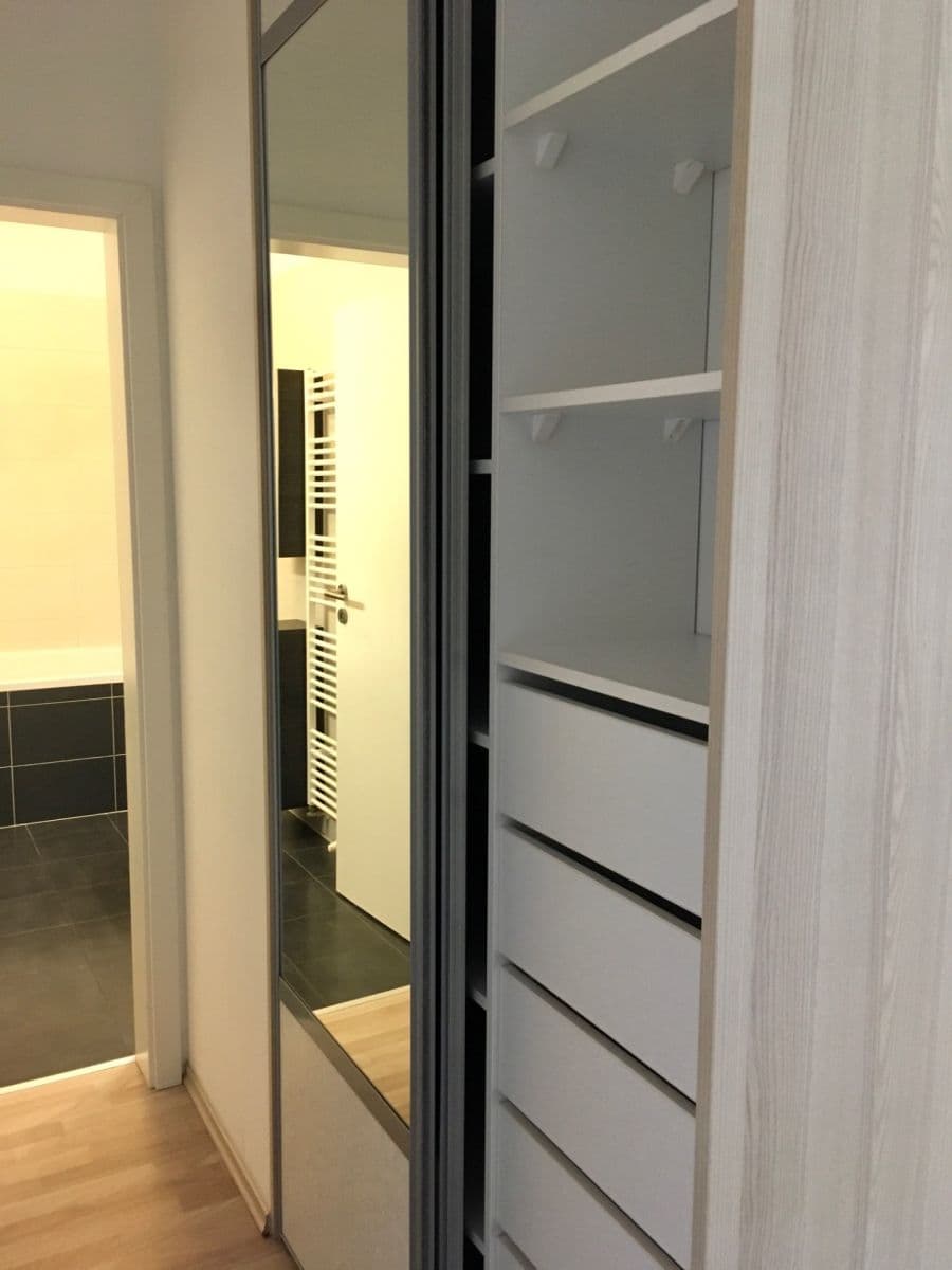 Prenájom bytu 1-izbový 30 m², Žltá, Petržalka, Bratislavský kraj Prenájom bytu 1-izbový 30 m², Žltá, Petržalka, Bratislavský kraj