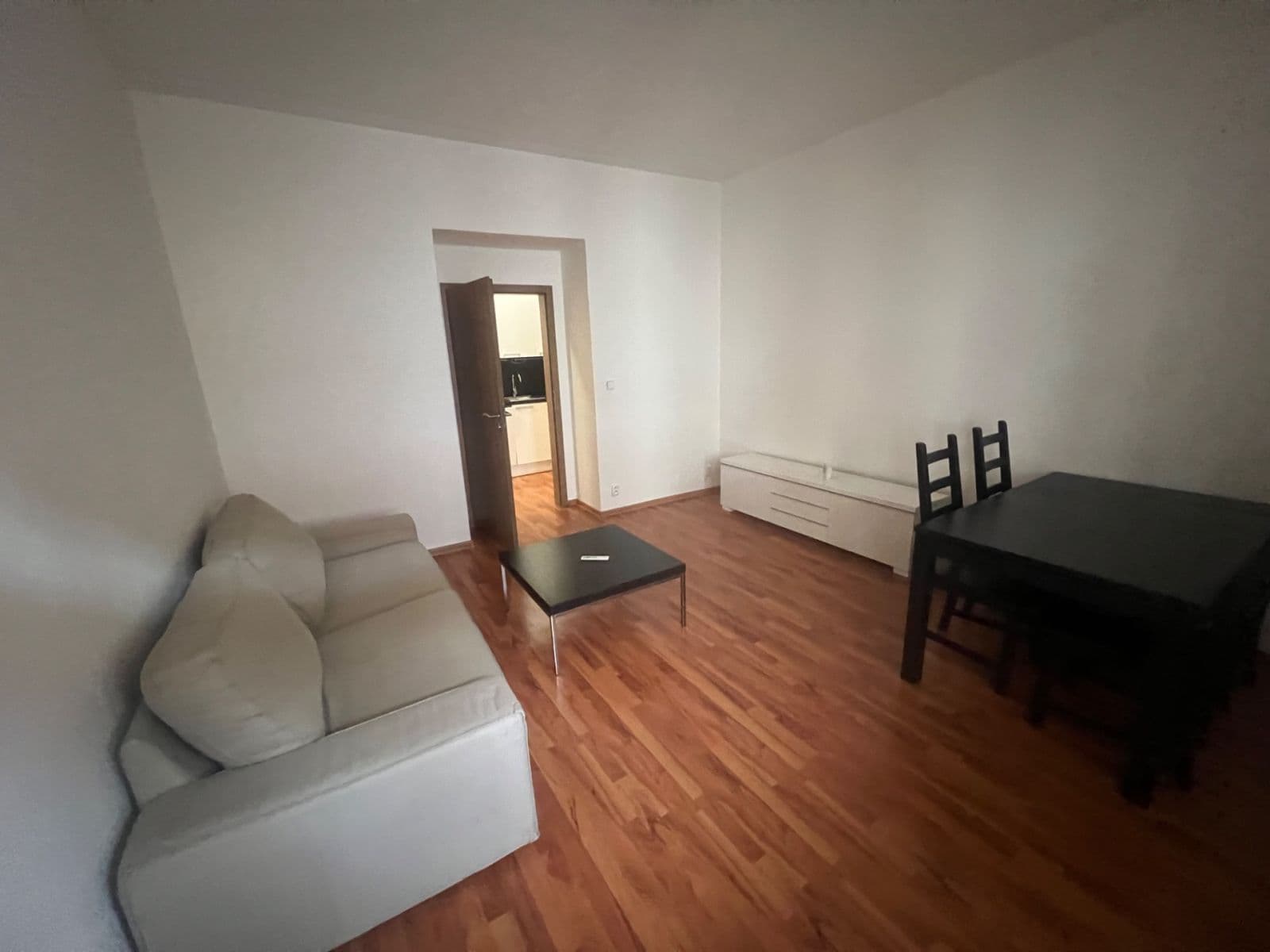 Prenájom bytu 2-izbový 60 m², Slovinská, Praha, Praha Prenájom bytu 2-izbový 60 m², Slovinská, Praha, Praha