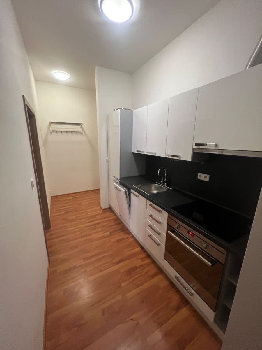 Prenájom bytu 2-izbový 60 m², Slovinská, Praha, Praha Prenájom bytu 2-izbový 60 m², Slovinská, Praha, Praha