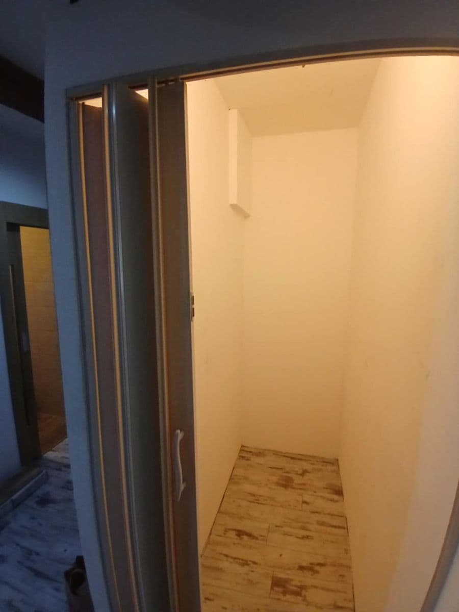 Prenájom bytu 2-izbový 60 m², Karla Buriana, Chomutov, Ústecký kraj Prenájom bytu 2-izbový 60 m², Karla Buriana, Chomutov, Ústecký kraj