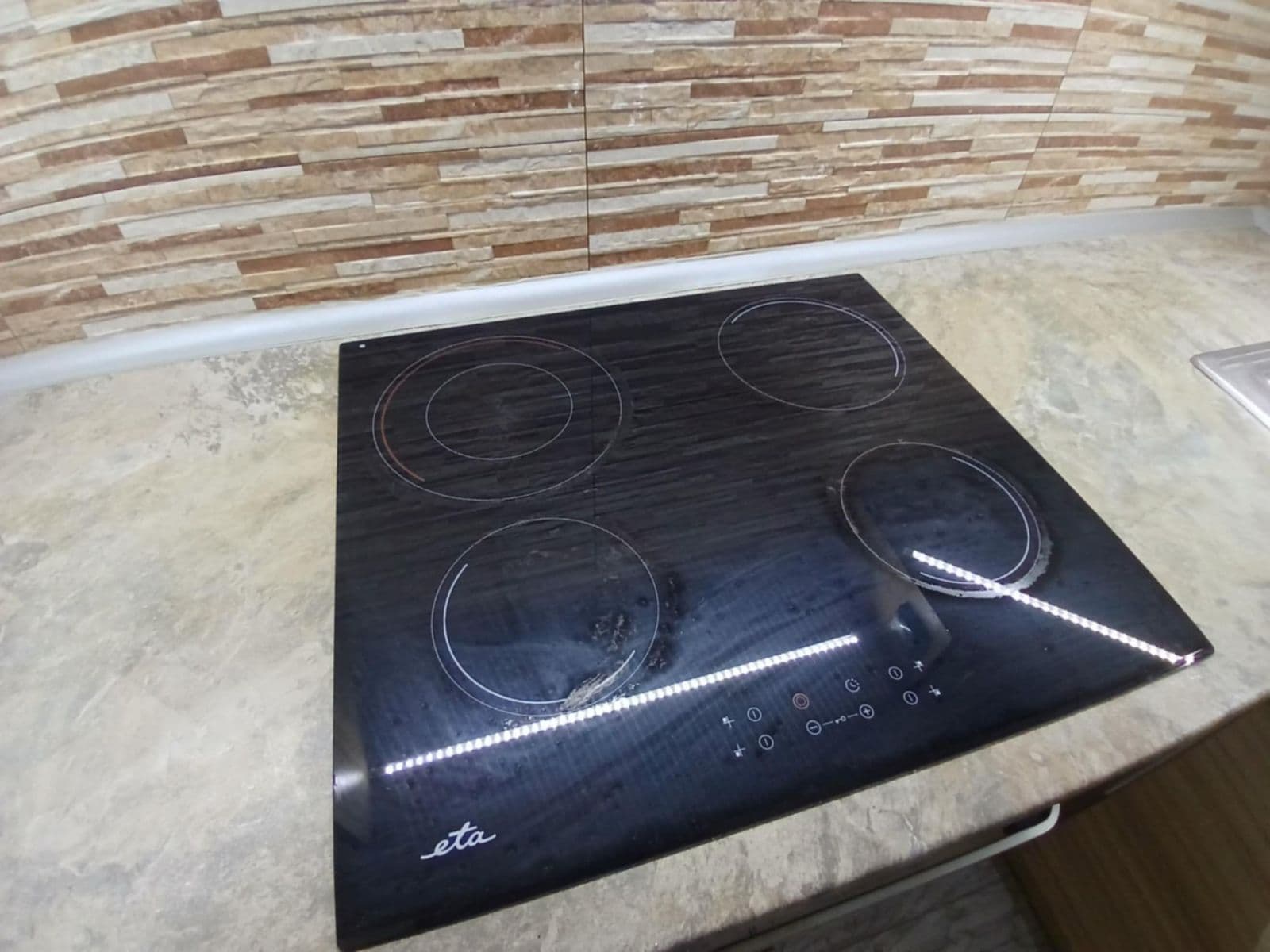 Prenájom bytu 2-izbový 60 m², Karla Buriana, Chomutov, Ústecký kraj Prenájom bytu 2-izbový 60 m², Karla Buriana, Chomutov, Ústecký kraj