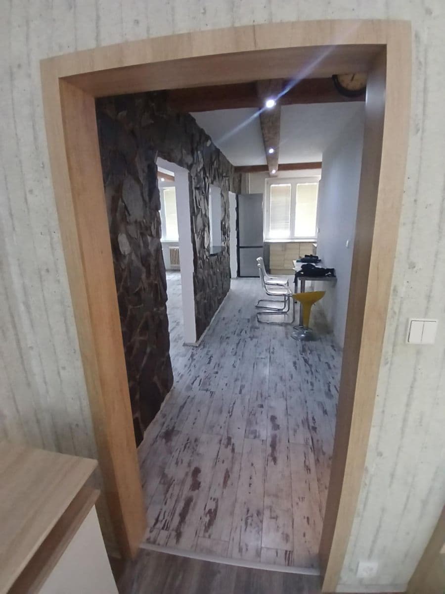 Prenájom bytu 2-izbový 60 m², Karla Buriana, Chomutov, Ústecký kraj Prenájom bytu 2-izbový 60 m², Karla Buriana, Chomutov, Ústecký kraj
