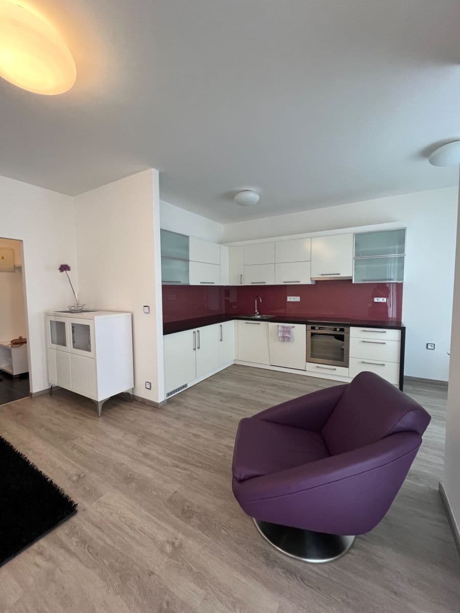 Prenájom bytu 1-izbový 43 m², Březnická, Zlín, Zlínský kraj Prenájom bytu 1-izbový 43 m², Březnická, Zlín, Zlínský kraj