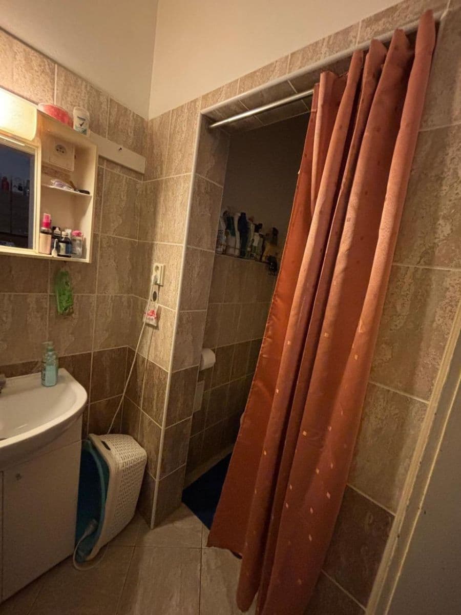 Prenájom bytu 2-izbový 50 m², Sinkulova, Praha, Praha Prenájom bytu 2-izbový 50 m², Sinkulova, Praha, Praha