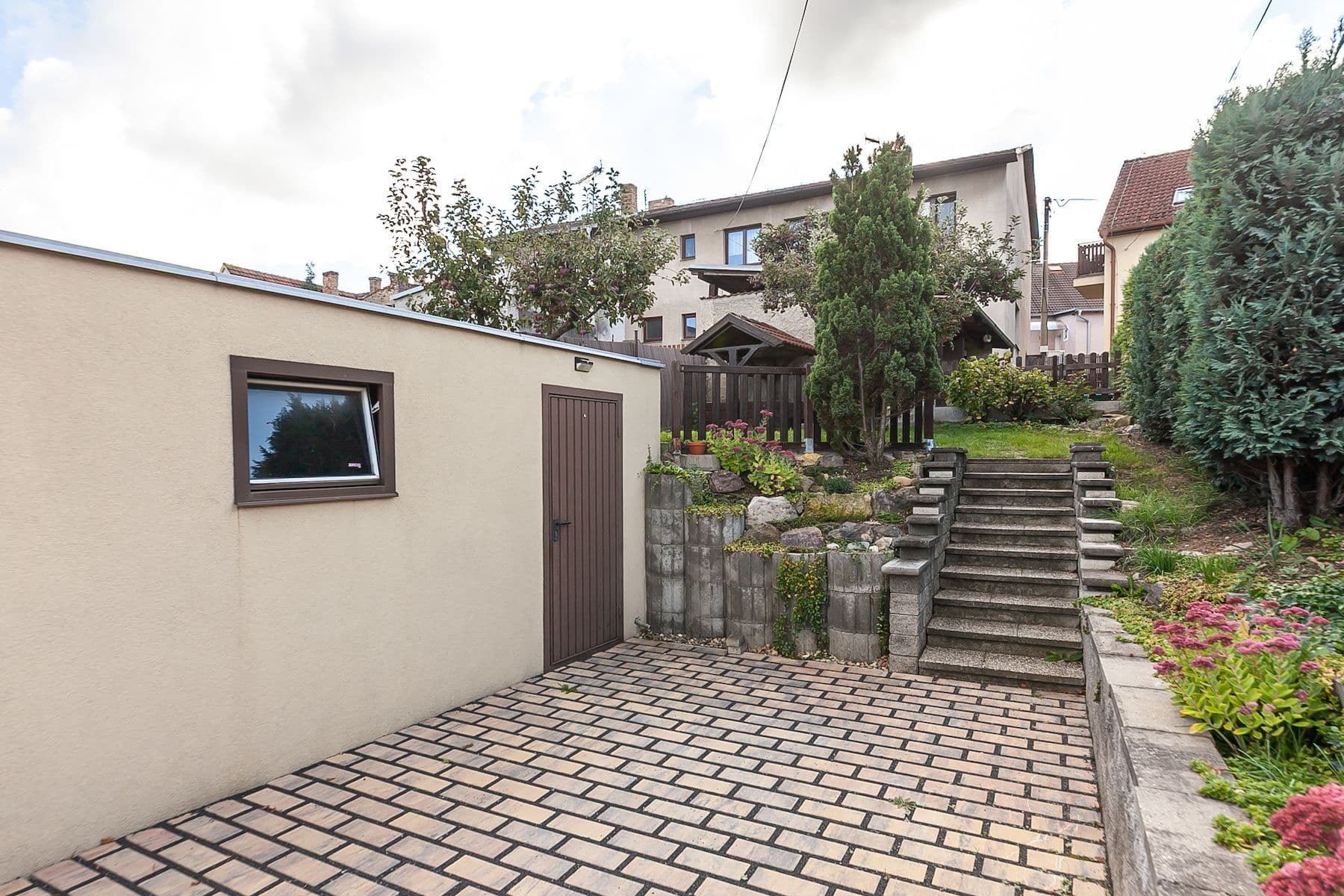 Predaj domu 230 m², pozemek 348 m², Svahová, Horoměřice, Středočeský kraj Predaj domu 230 m², pozemek 348 m², Svahová, Horoměřice, Středočeský kraj