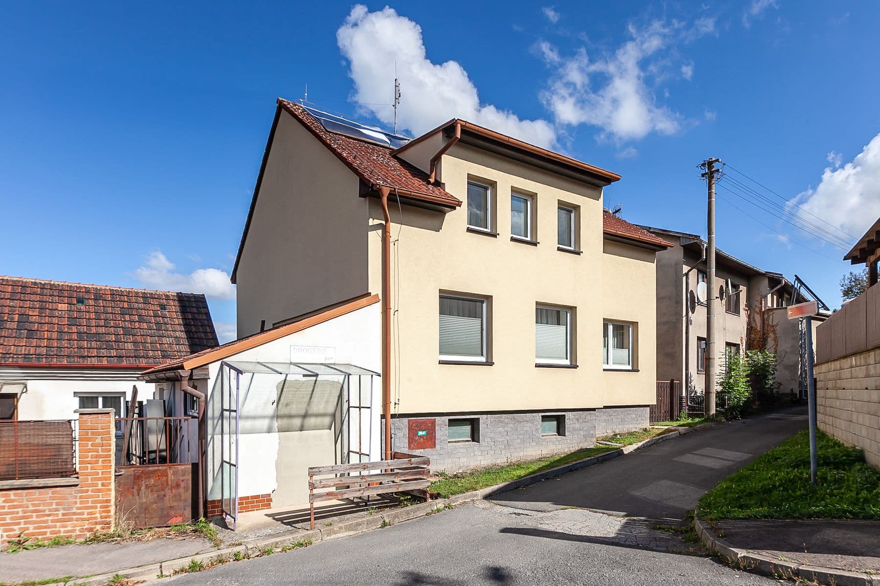 Predaj domu 230 m², pozemek 348 m², Svahová, Horoměřice, Středočeský kraj Predaj domu 230 m², pozemek 348 m², Svahová, Horoměřice, Středočeský kraj