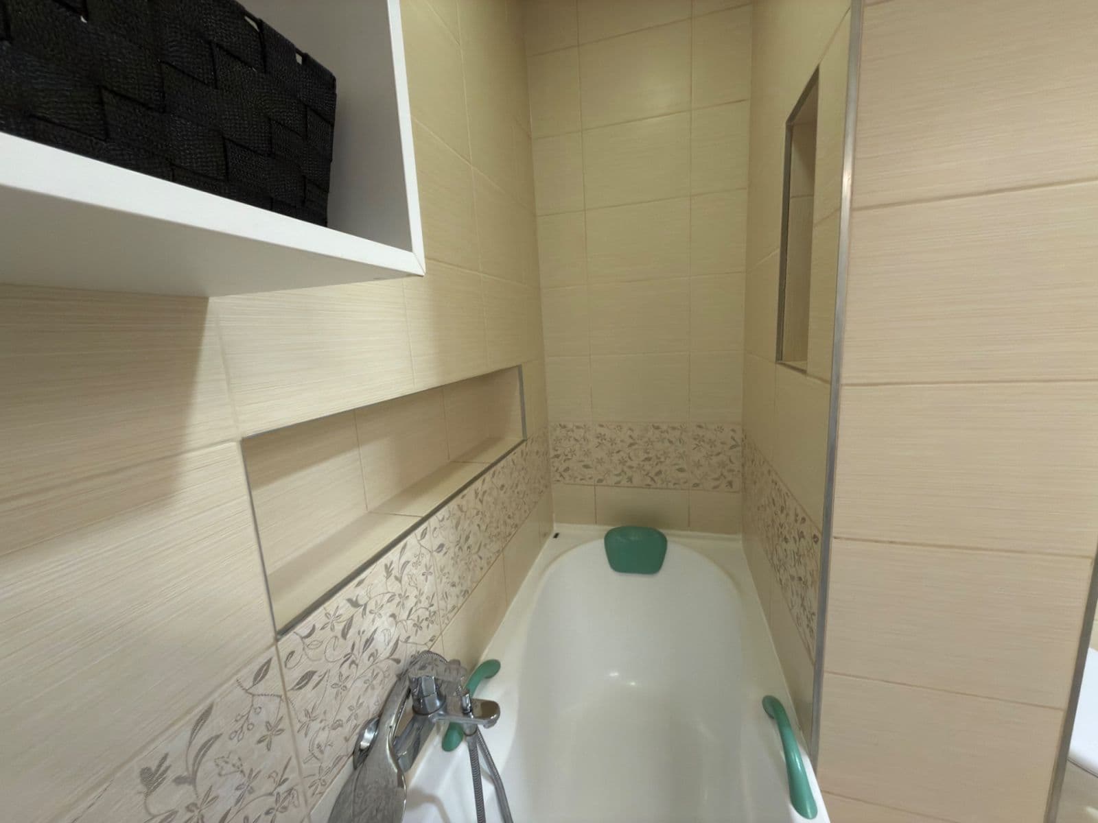 Predaj bytu 3-izbový 68 m², 17. listopadu, Ústí nad Labem, Ústecký kraj Predaj bytu 3-izbový 68 m², 17. listopadu, Ústí nad Labem, Ústecký kraj