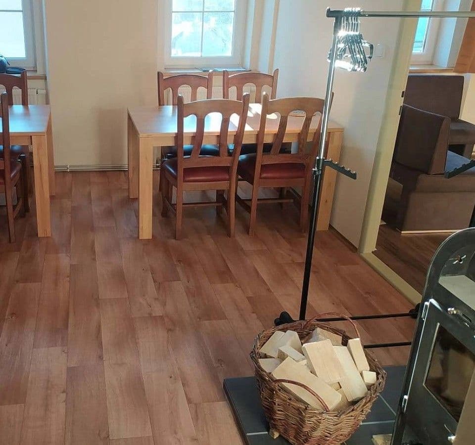 Predaj bytu 5-izbový 100 m², Karlovarská, Pernink, Karlovarský kraj Predaj bytu 5-izbový 100 m², Karlovarská, Pernink, Karlovarský kraj