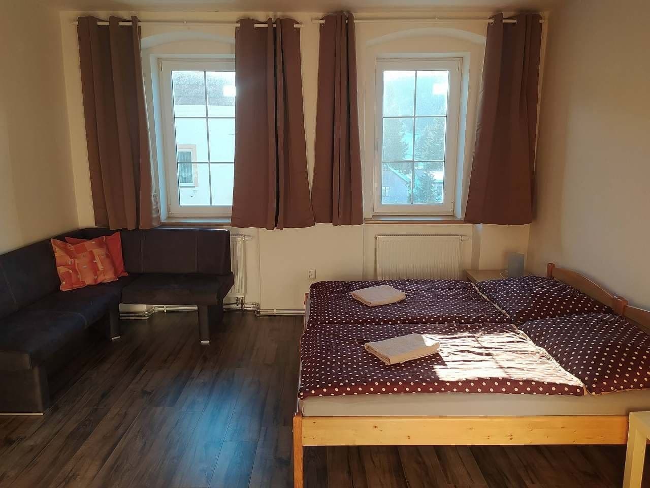 Predaj bytu 5-izbový 100 m², Karlovarská, Pernink, Karlovarský kraj Predaj bytu 5-izbový 100 m², Karlovarská, Pernink, Karlovarský kraj