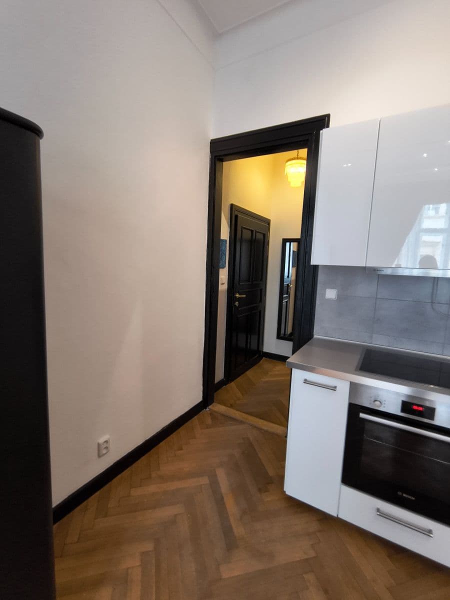 Prenájom bytu 1-izbový 31 m², Hálkova, Praha, Praha Prenájom bytu 1-izbový 31 m², Hálkova, Praha, Praha