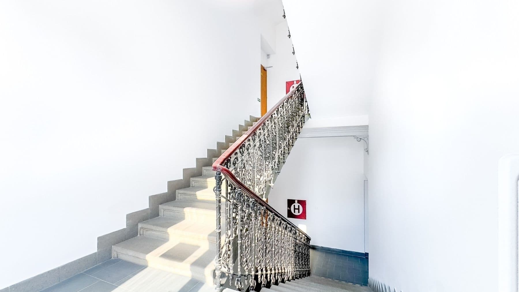 Prenájom kancelárie 22 m², Karlovo náměstí, Praha, Praha Prenájom kancelárie 22 m², Karlovo náměstí, Praha, Praha