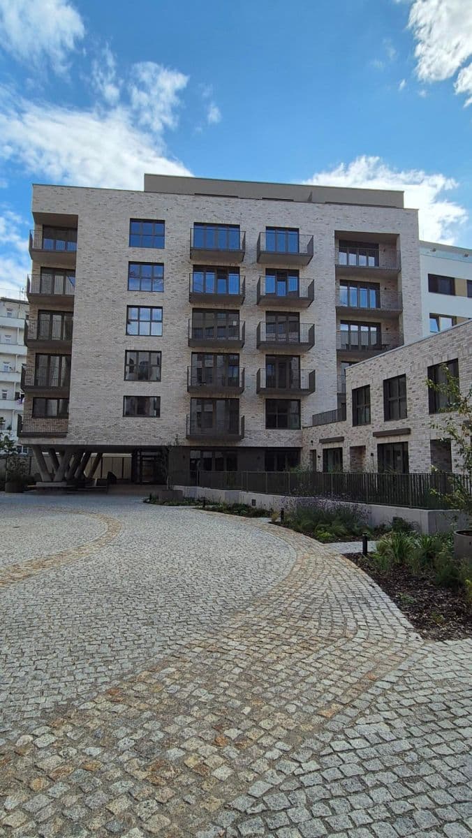 Prenájom bytu 1-izbový 43 m², Bratislavská, Brno, Jihomoravský kraj Prenájom bytu 1-izbový 43 m², Bratislavská, Brno, Jihomoravský kraj