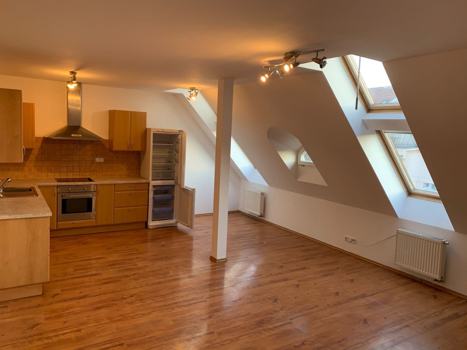 Prenájom bytu 2-izbový 60 m², Farského, Praha, Praha Prenájom bytu 2-izbový 60 m², Farského, Praha, Praha