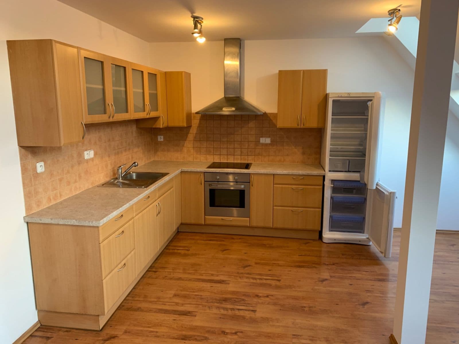 Prenájom bytu 2-izbový 60 m², Farského, Praha, Praha Prenájom bytu 2-izbový 60 m², Farského, Praha, Praha