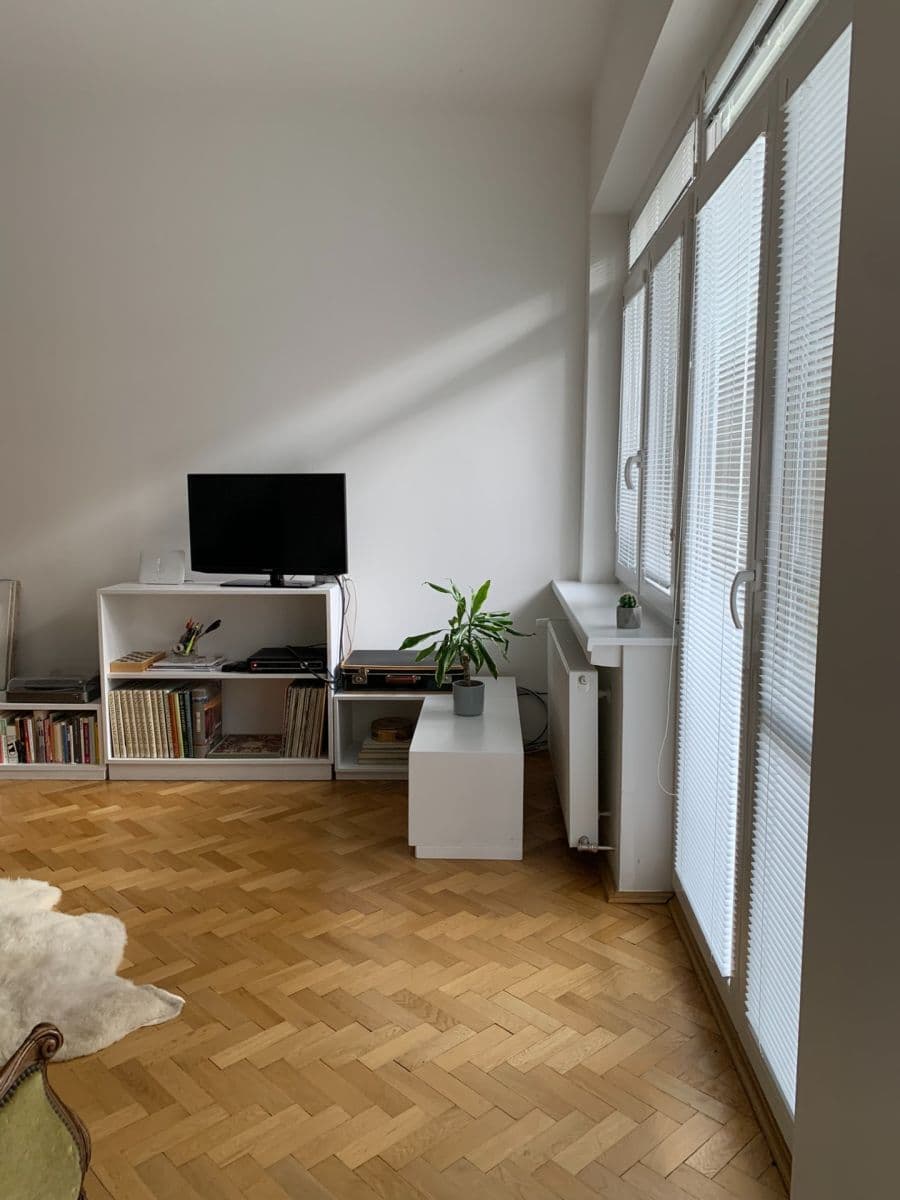 Prenájom bytu 3-izbový 102 m², Sokolská, Bratislava - mestská časť Staré Mesto, Bratislavský kraj Prenájom bytu 3-izbový 102 m², Sokolská, Bratislava - mestská časť Staré Mesto, Bratislavský kraj