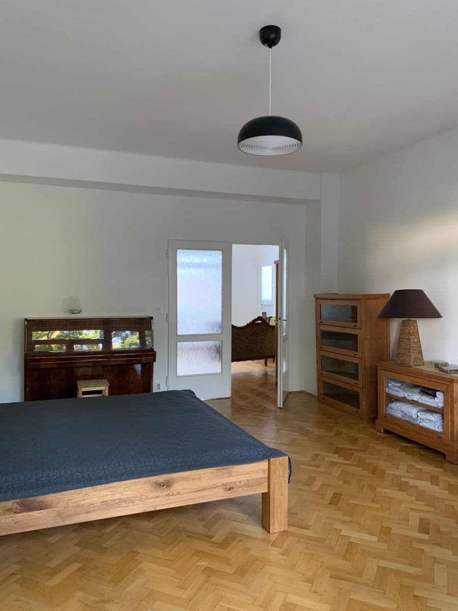 Prenájom bytu 3-izbový 102 m², Sokolská, Bratislava - mestská časť Staré Mesto, Bratislavský kraj Prenájom bytu 3-izbový 102 m², Sokolská, Bratislava - mestská časť Staré Mesto, Bratislavský kraj