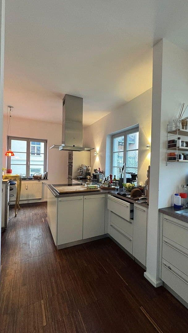 Prenájom bytu 6-izbový 197 m², München, Bavorsko Prenájom bytu 6-izbový 197 m², München, Bavorsko