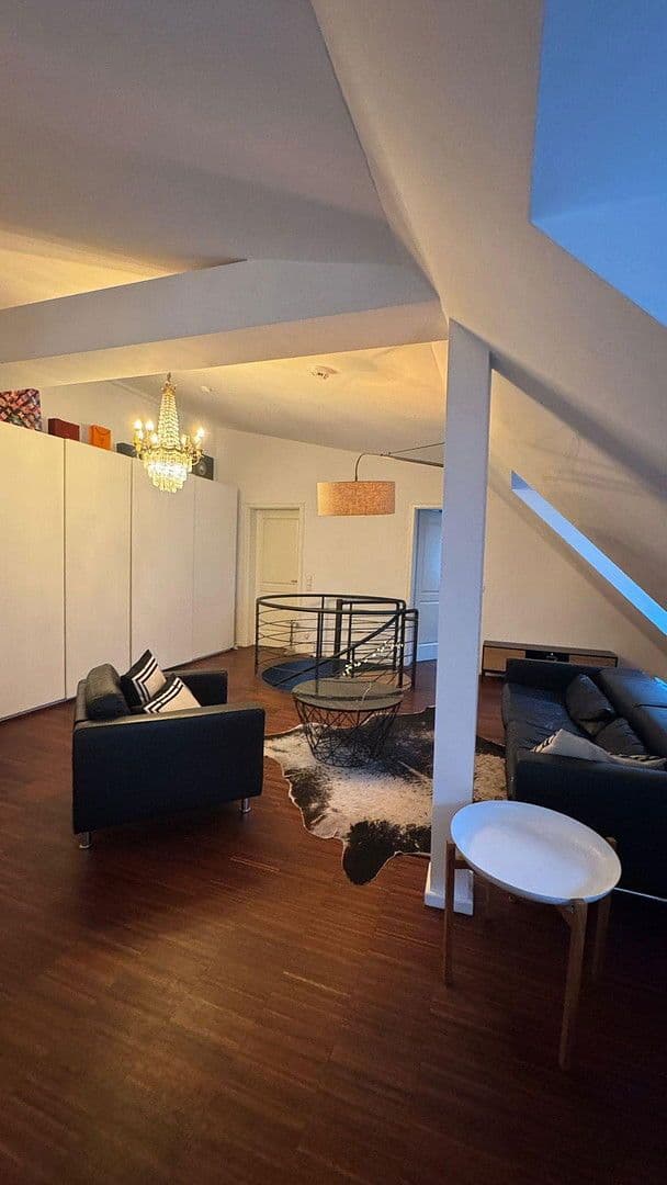 Prenájom bytu 6-izbový 197 m², München, Bavorsko Prenájom bytu 6-izbový 197 m², München, Bavorsko