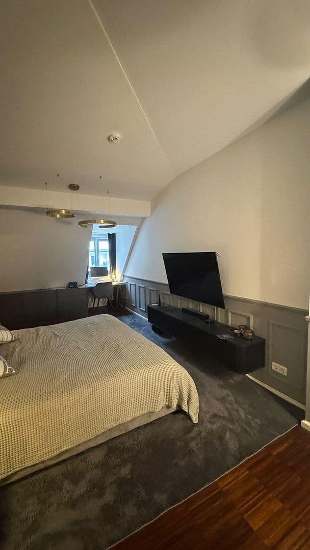 Prenájom bytu 6-izbový 197 m², München, Bavorsko Prenájom bytu 6-izbový 197 m², München, Bavorsko