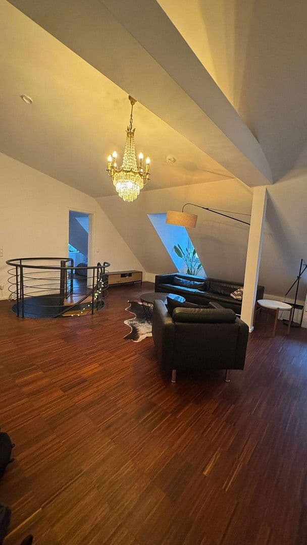 Prenájom bytu 6-izbový 197 m², München, Bavorsko Prenájom bytu 6-izbový 197 m², München, Bavorsko