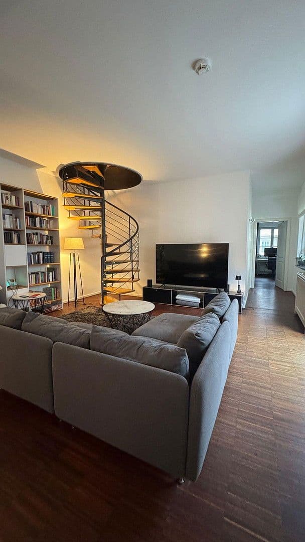 Prenájom bytu 6-izbový 197 m², München, Bavorsko Prenájom bytu 6-izbový 197 m², München, Bavorsko