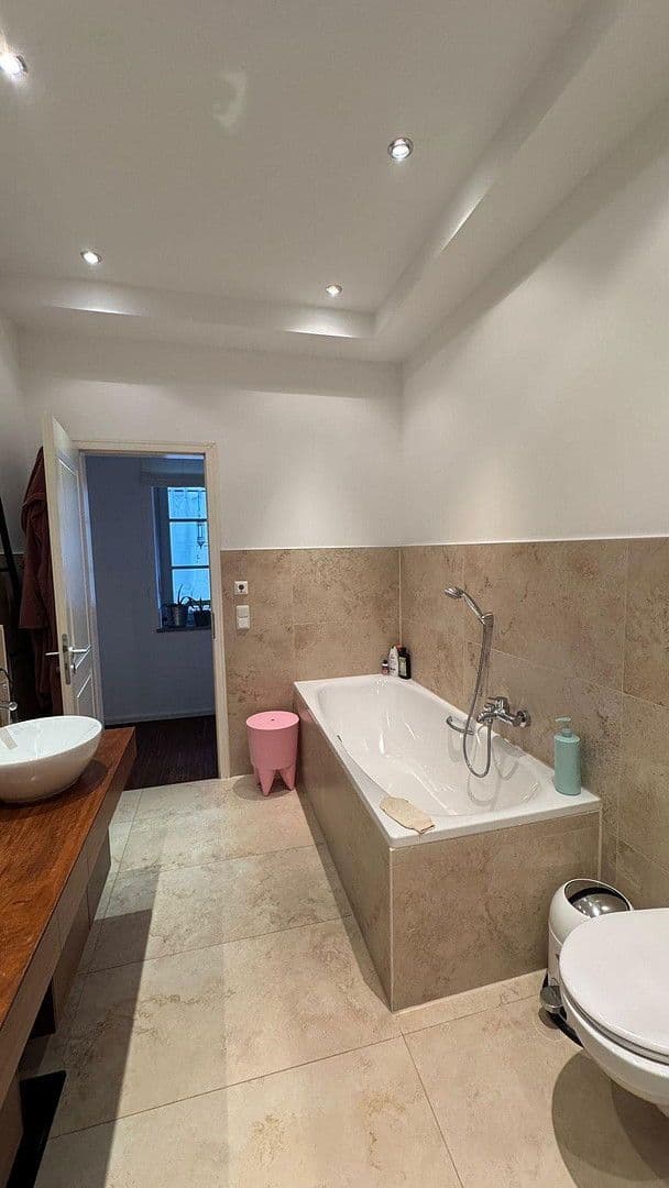 Prenájom bytu 6-izbový 197 m², München, Bavorsko Prenájom bytu 6-izbový 197 m², München, Bavorsko