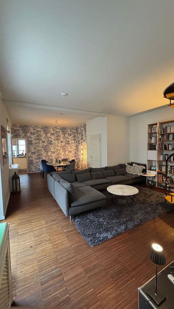 Prenájom bytu 6-izbový 197 m², München, Bavorsko Prenájom bytu 6-izbový 197 m², München, Bavorsko