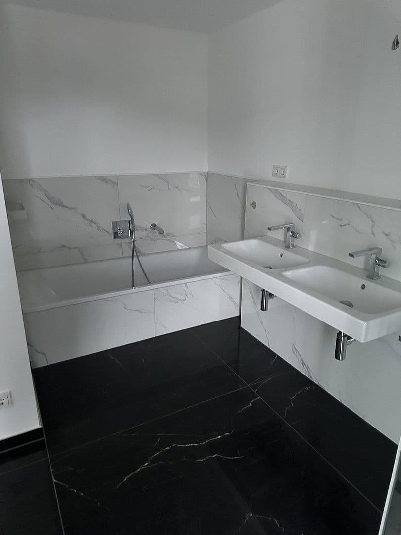 Prenájom bytu 4-izbový 146 m², Dortmund, Severné Porýnie - Westfálsko Prenájom bytu 4-izbový 146 m², Dortmund, Severné Porýnie - Westfálsko