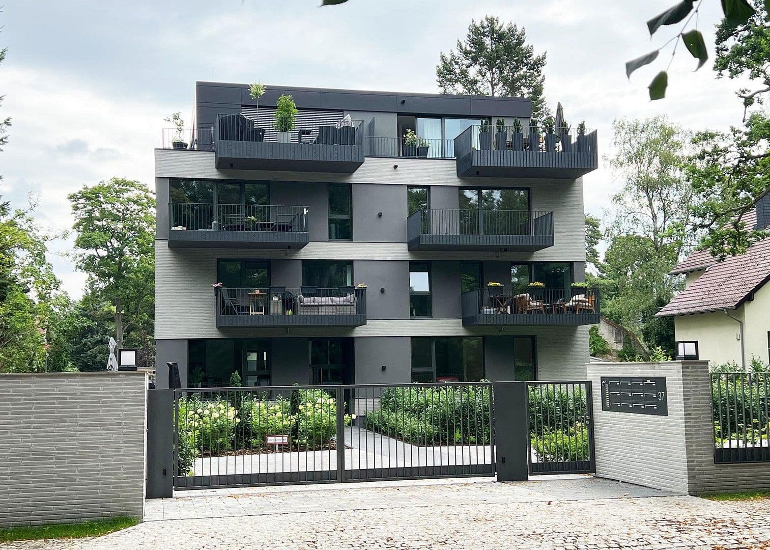 Prenájom bytu 3-izbový 95 m², Ostendorfstraße 37, Berlin, Berlín Prenájom bytu 3-izbový 95 m², Ostendorfstraße 37, Berlin, Berlín